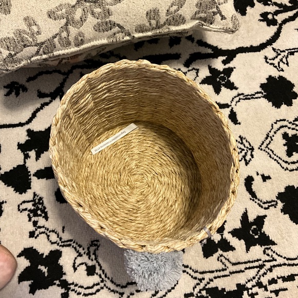 New Basket - Picture 2 of 4